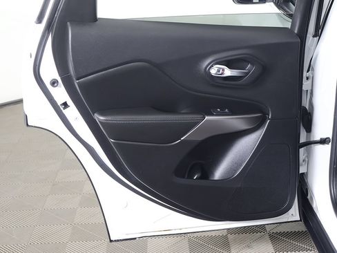 Used 2019 Jeep Cherokee Limited AWD/4WD image 26