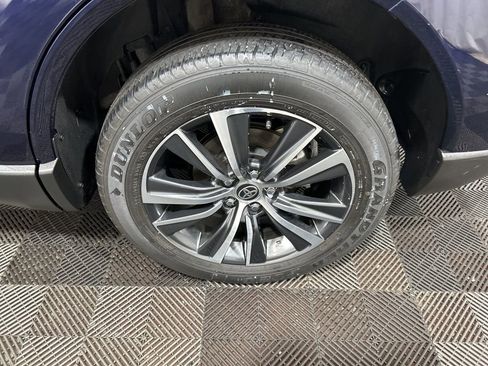 Used 2022 Toyota Venza LE image 28