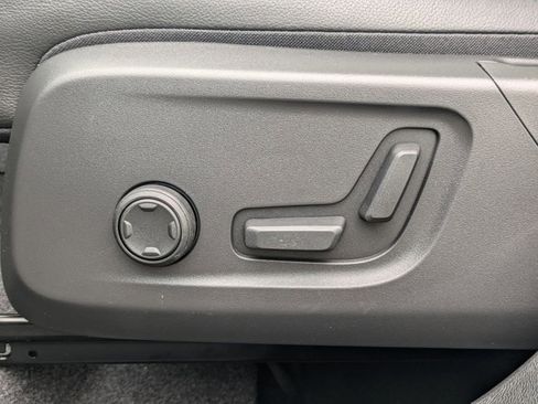 New 2025 Volvo XC40 B5 Core w/ Protection Package Premier image 22