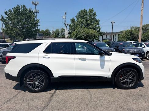 Used 2025 Ford Explorer ST AWD/4WD image 9