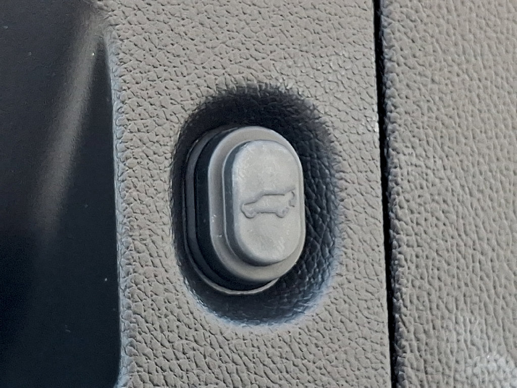 Used 2020 Cadillac Escalade Platinum RWD image 30