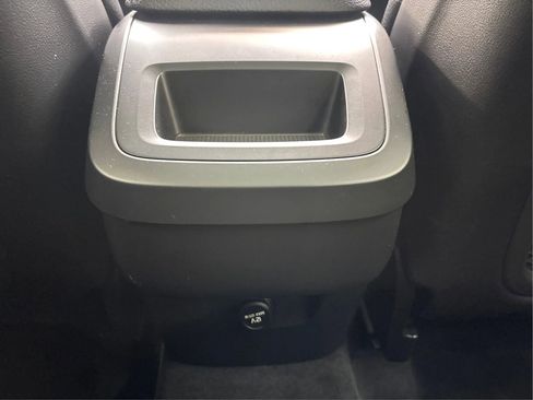 Used 2019 Volvo XC60 T5 Momentum w/ Multimedia Package image 29