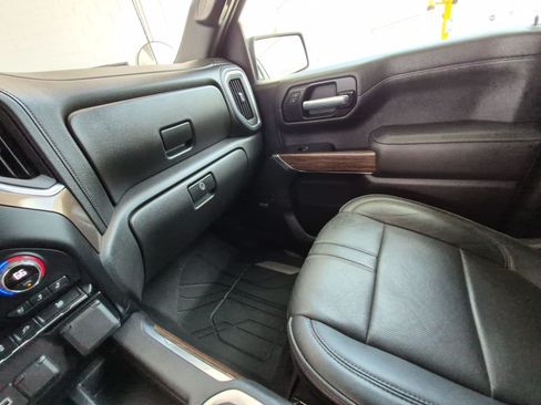 Used 2020 Chevrolet Silverado 1500 High Country w/ Technology Package AWD/4WD image 3