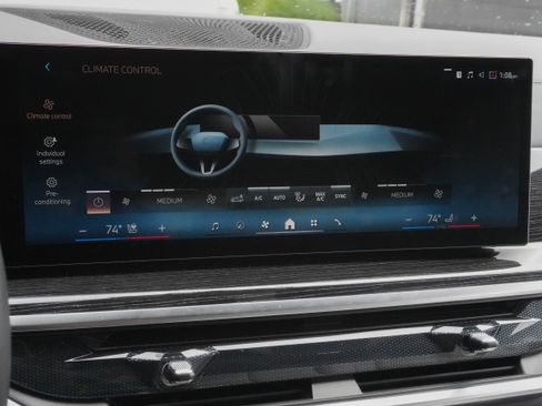 Certified 2026 BMW X7 xDrive40i w/ M Sport Package AWD/4WD image 25