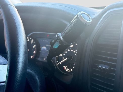 Used 2024 Nissan Titan SV w/ SV Convenience Package image 16