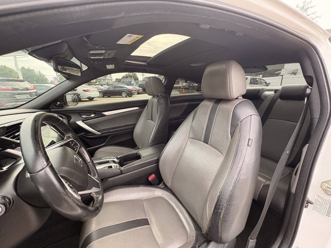 Used 2016 Honda Civic Touring image 16