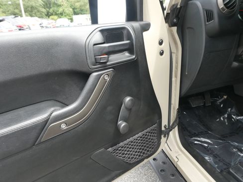 Used 2018 Jeep Wrangler Sport AWD/4WD image 14
