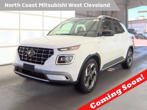 Used 2023 Hyundai Venue Limited w/ Cargo Package FWD image 1