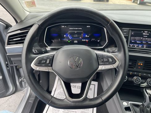 Used 2024 Volkswagen Jetta SE image 14