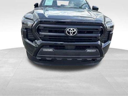 Used 2025 Toyota Tacoma SR5 RWD image 10