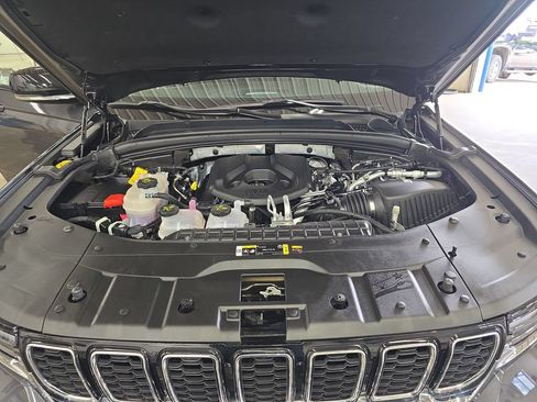 Used 2023 Jeep Grand Cherokee 4WD 4xe image 31