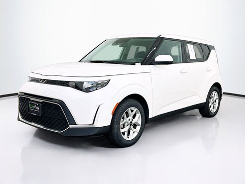 Used 2025 Kia Soul LX w/ LX Technology Package FWD image 3