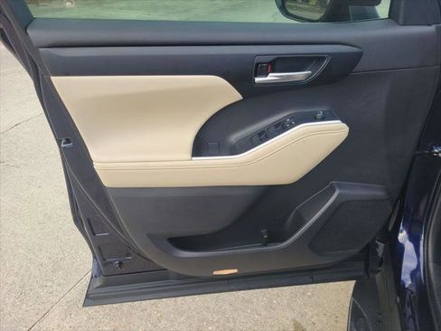 Certified 2023 Toyota Highlander XLE image 13