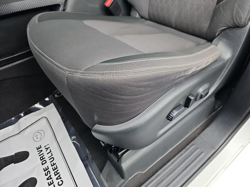 Used 2021 Nissan Titan SV w/ SV Convenience Package RWD image 28