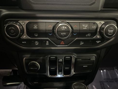 Used 2021 Jeep Wrangler Unlimited Sport AWD/4WD image 9