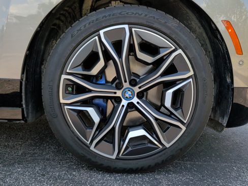 Used 2024 BMW iX xDrive50 w/ Premium Package AWD/4WD image 14