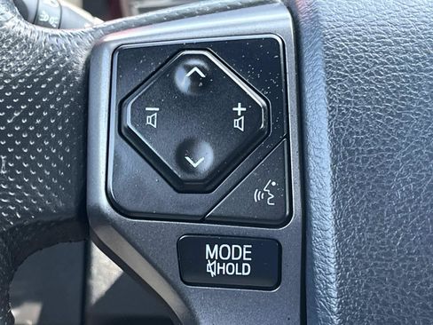 Used 2018 Toyota Tacoma TRD Off-Road AWD/4WD image 32