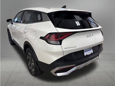 Used 2023 Kia Sportage LX AWD/4WD image 3