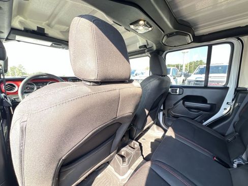 Used 2023 Jeep Gladiator Rubicon w/ Cold Weather Group image 14