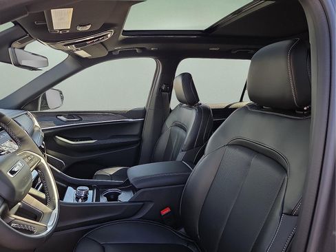 New 2026 Jeep Grand Cherokee L Limited w/ Luxury Tech Group II image 14