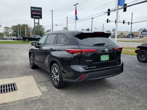 Used 2023 Toyota Highlander XLE image 8