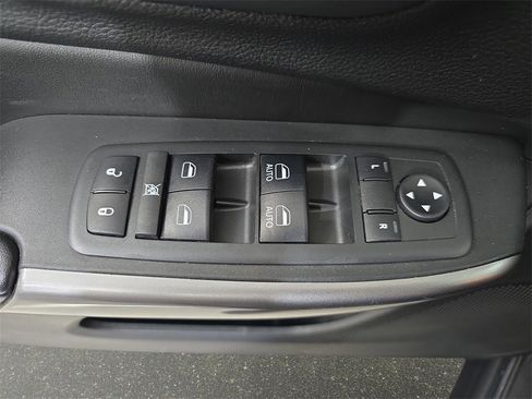 Used 2019 Jeep Cherokee Latitude Plus w/ Cold Weather Group image 30