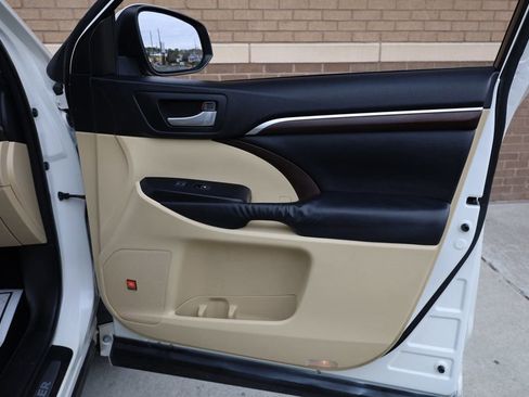 Used 2015 Toyota Highlander Limited w/ Driver Technology Package image 26