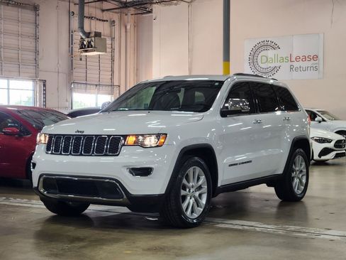 Used 2017 Jeep Grand Cherokee Limited RWD image 3