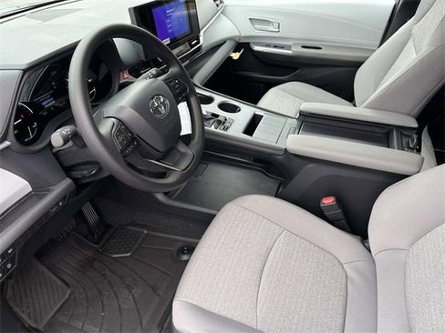 New 2026 Toyota Sienna LE image 21