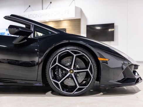 Used 2023 Lamborghini Huracan EVO AWD/4WD image 24