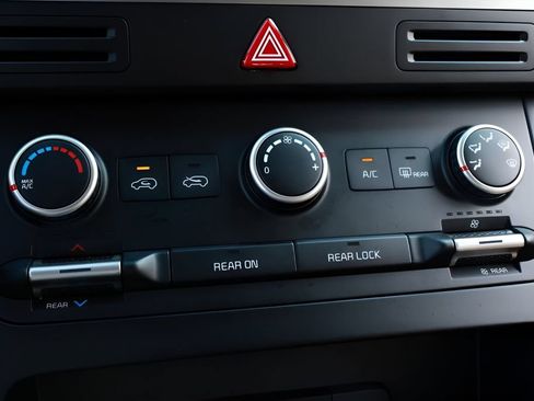 Used 2024 Kia Carnival LX FWD image 49