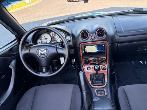 Used 2003 MAZDA MX-5 Miata RWD image 25