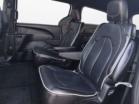 Used 2026 Chrysler Pacifica Limited w/ S Appearance Package FWD image 22