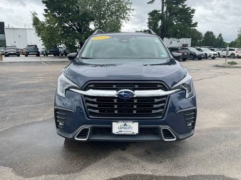 Used 2025 Subaru Ascent Touring AWD/4WD image 2