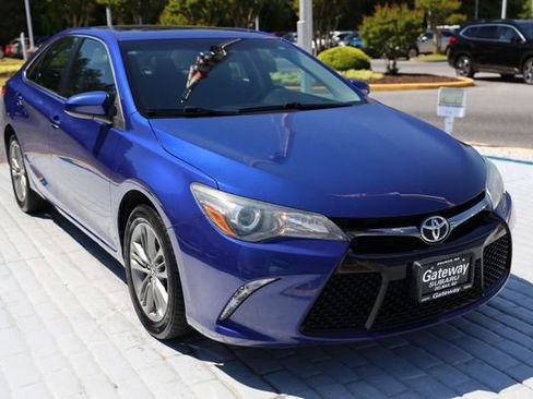Used 2015 Toyota Camry SE w/ Moonroof Package FWD image 7