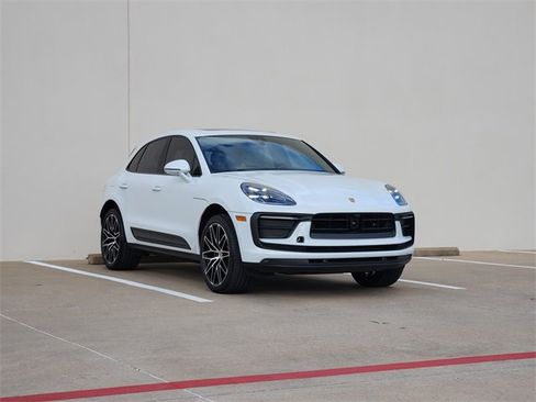 Used 2024 Porsche Macan w/ Premium Plus Package image 3