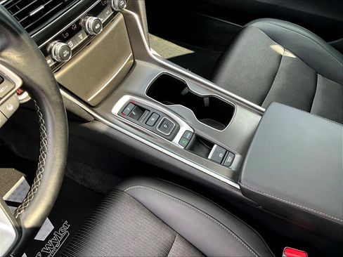 Used 2022 Honda Accord Sport image 18
