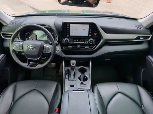 Used 2021 Toyota Highlander XLE FWD image 22