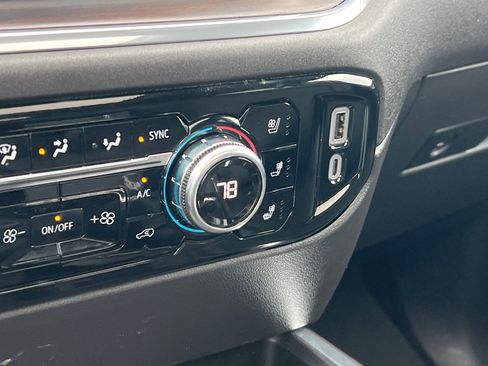 Used 2024 GMC Sierra 1500 SLT w/ SLT Premium Plus Package image 30