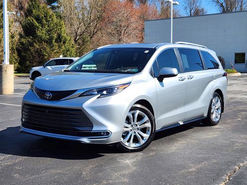 Used 2024 Toyota Sienna Platinum image 1