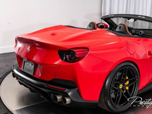 Used 2019 Ferrari Portofino image 26