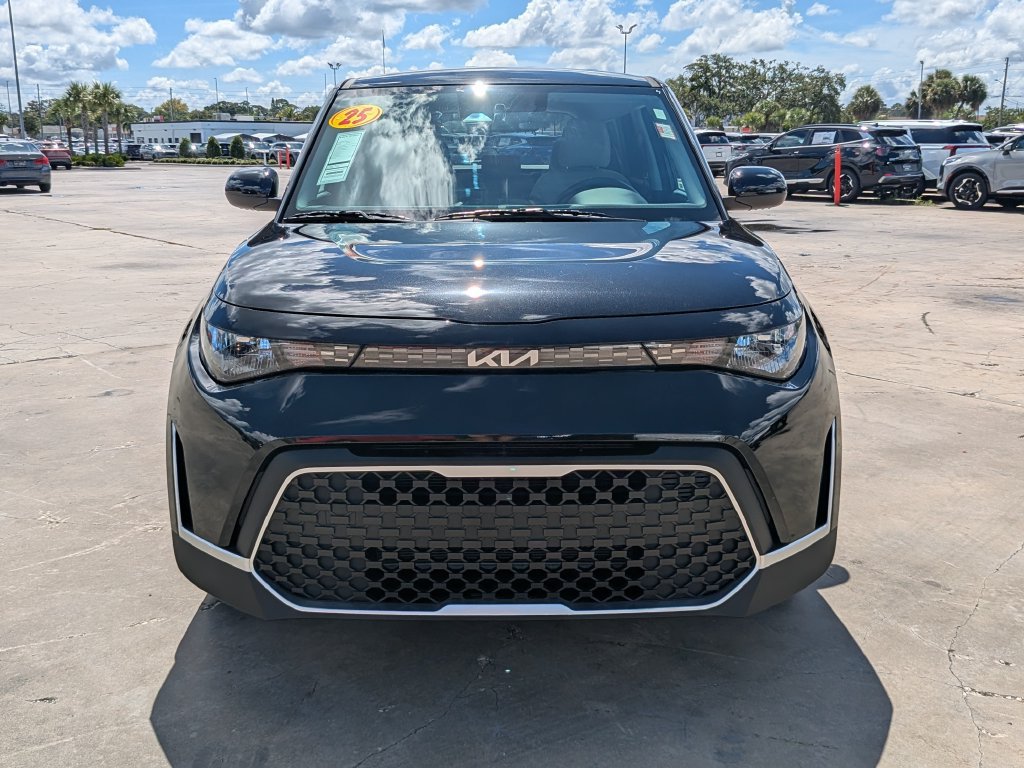 Certified 2025 Kia Soul LX w/ LX Technology Package FWD image 3