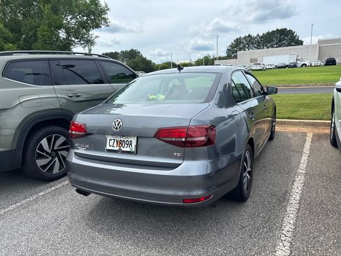Used 2018 Volkswagen Jetta SE FWD image 16