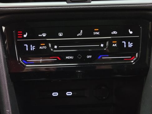 Used 2025 Volkswagen Taos SE image 20