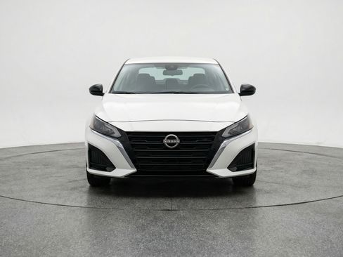 Used 2025 Nissan Altima 2.5 SV image 2