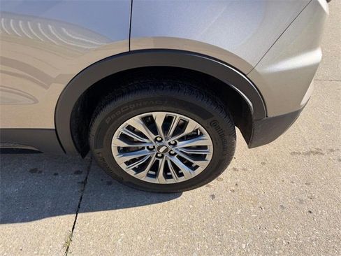 Used 2024 Cadillac XT4 Premium Luxury image 7