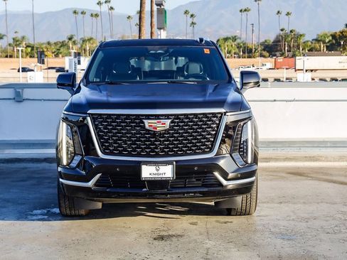 Used 2025 Cadillac Escalade Premium Luxury image 3