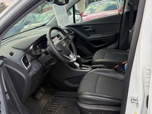 Certified 2021 Chevrolet Trax LT w/ Sport Edition image 11