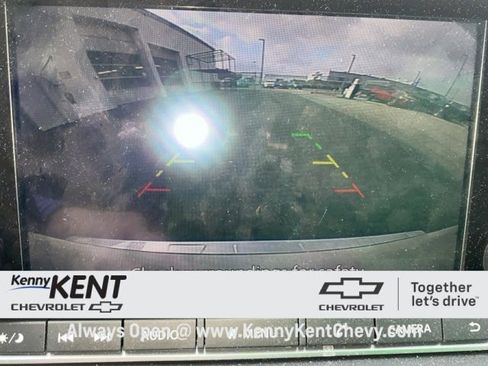 Used 2023 Nissan Rogue SV image 2