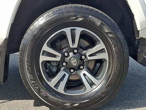 Used 2016 Toyota Tacoma TRD Sport w/ Towing Package RWD image 8
